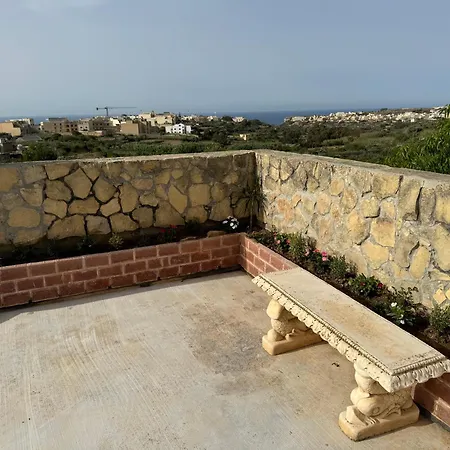 Tigrija By The Nest بيت ضيافة *